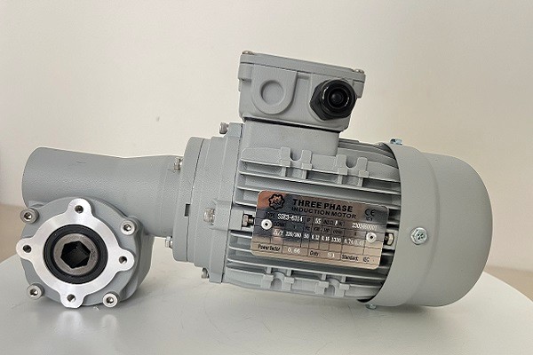 一款锂电池输送线专用的减速机 SJXRV040六方孔蜗轮蜗杆减速机 (2).jpg